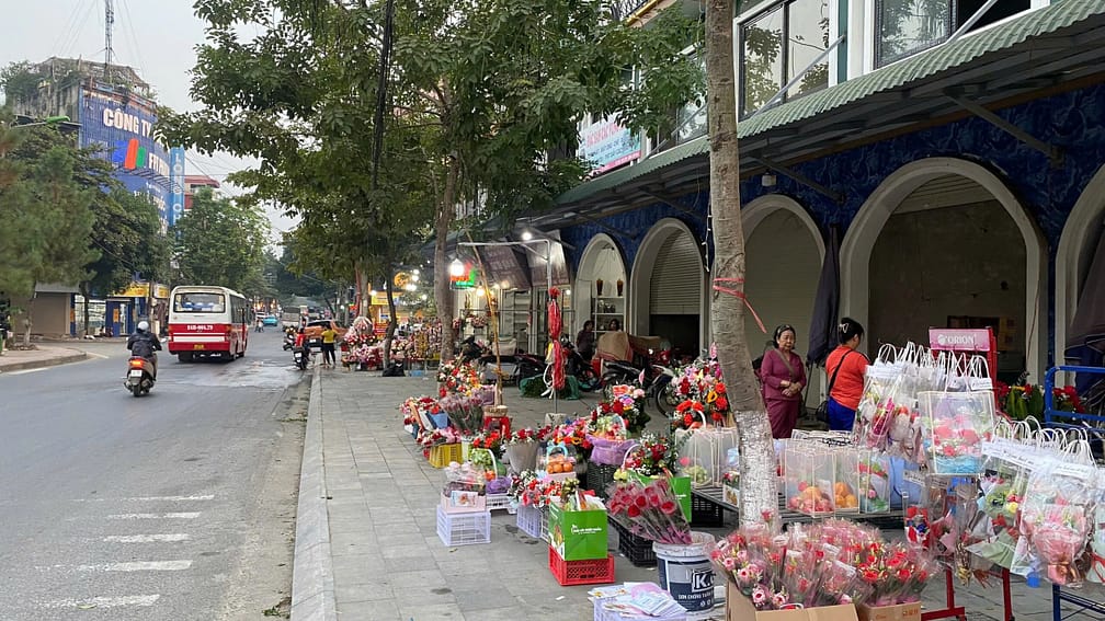 Chợ Du lịch Phố Mới Lào Cai kiến lập khu shop chợ “không ngủ” hoạt động suốt 24/24h. Vừa Ở vừa kinh doanh