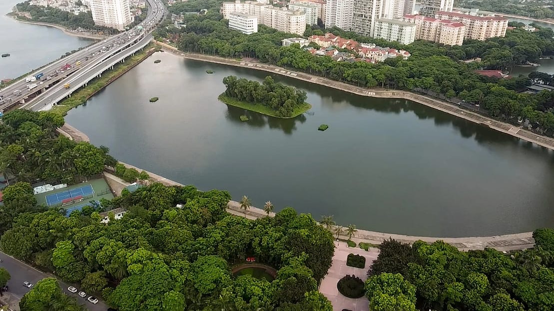 công viên hồ linh đàm