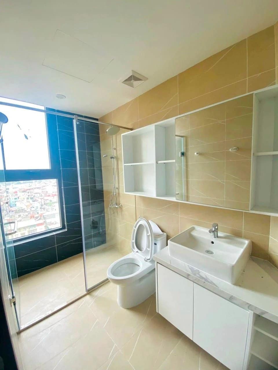 Nhà vệ sinh bàn giao full nội thất y hình
