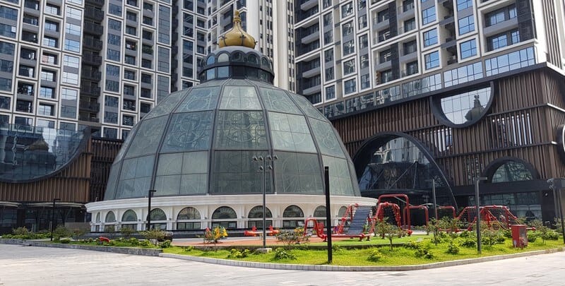 Lâu đài thủy kính Hinode city