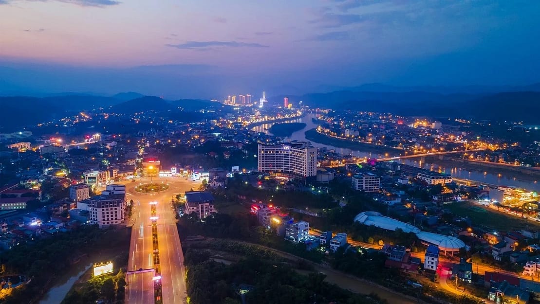 Ngã 6 trung tâm TP Lào Cai chân cầu Phố Mới đi Chợ Du lịch Lào Cai
