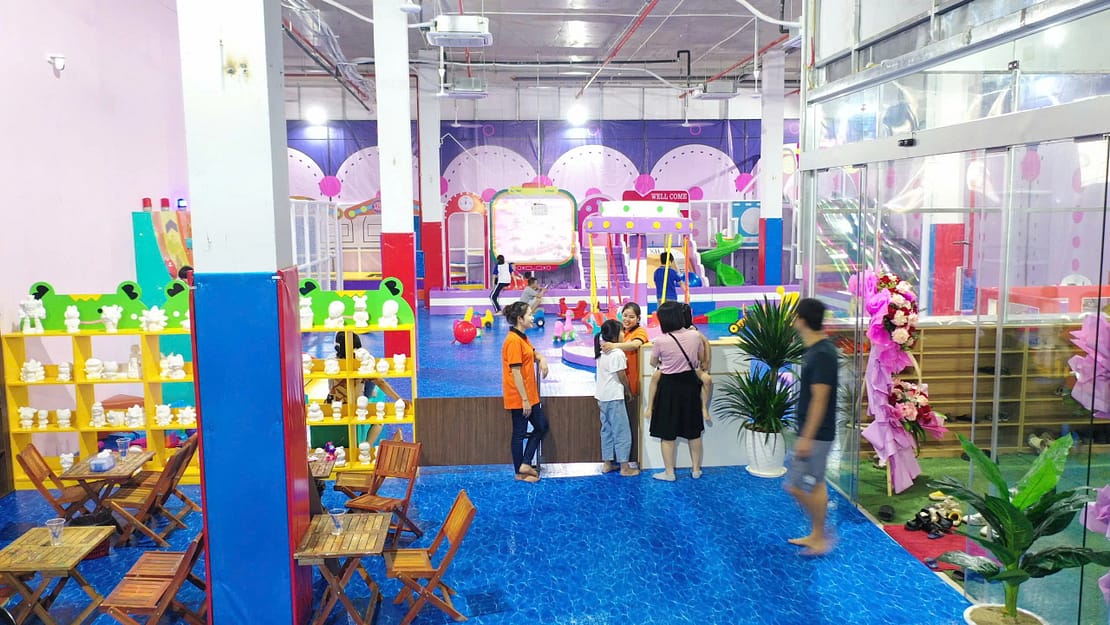 Chợ Du lịch Phố Mới Lào Cai kiến lập khu shop chợ “không ngủ” hoạt động suốt 24/24h.