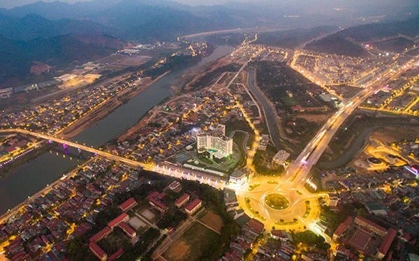 Ngã 6 chân cầu Phố Mới đi Chợ Du lịch Lào Cai