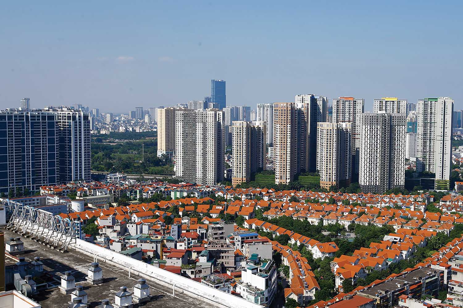 Việc mua chung cư đang ngày càng khó đối với người dân khi tốc độ tăng thu nhập không bắt kịp tốc độ tăng giá nhà. Nguồn ảnh: Tạp chí Tài chính