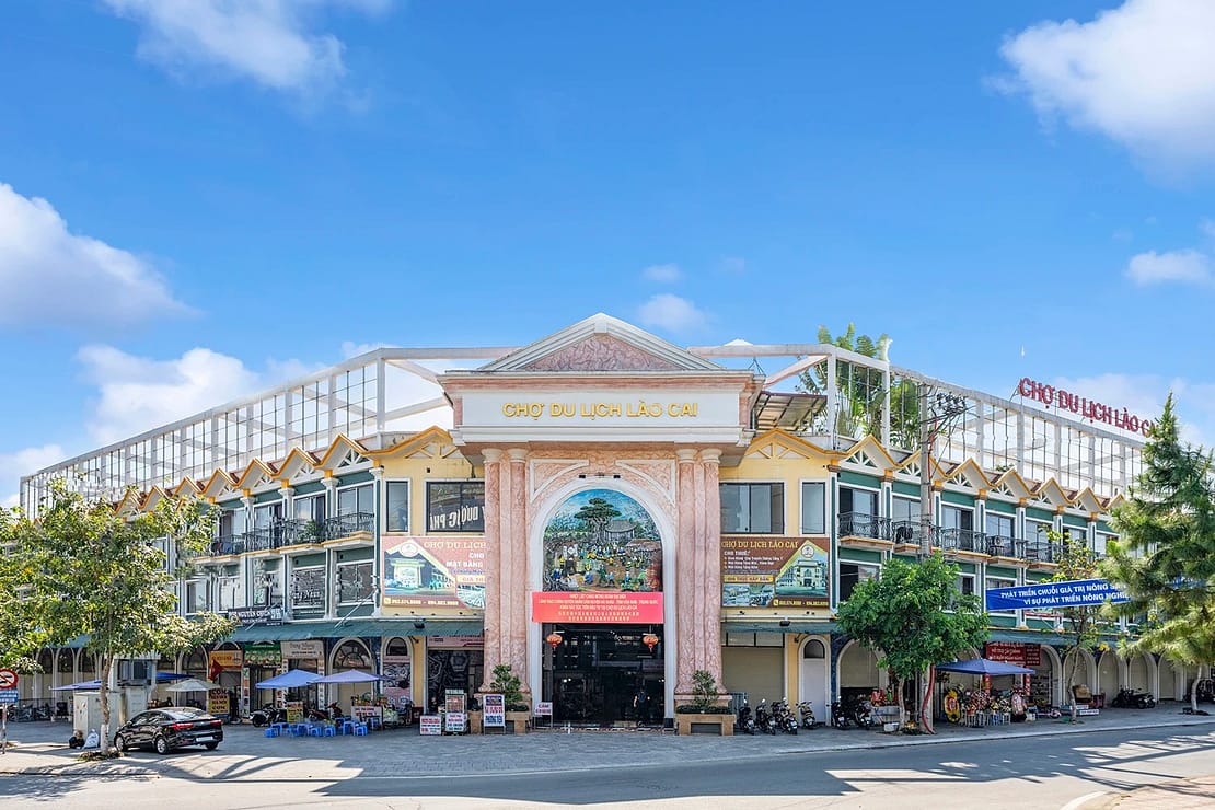 Chợ Du lịch Phố Mới Lào Cai kiến lập khu shop chợ “không ngủ” hoạt động suốt 24/24h.