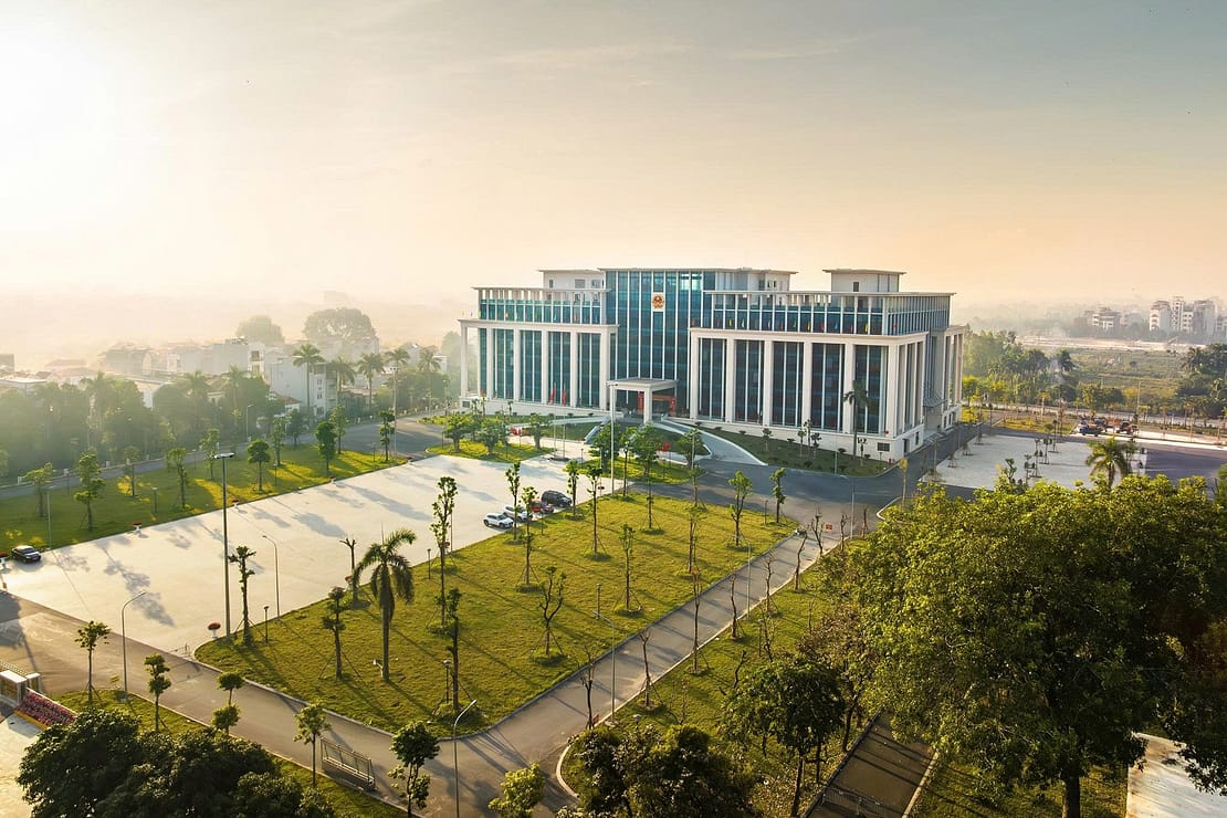 Trung tâm Hành chính huyện Đông Anh, Hà Nội nay là Trụ sở Đảng ủy - HĐND - UBND xã Đông Anh - công trình quy mô lớn do Handico thi công, hoàn thành vượt tiến độ, bảo đảm chất lượng.