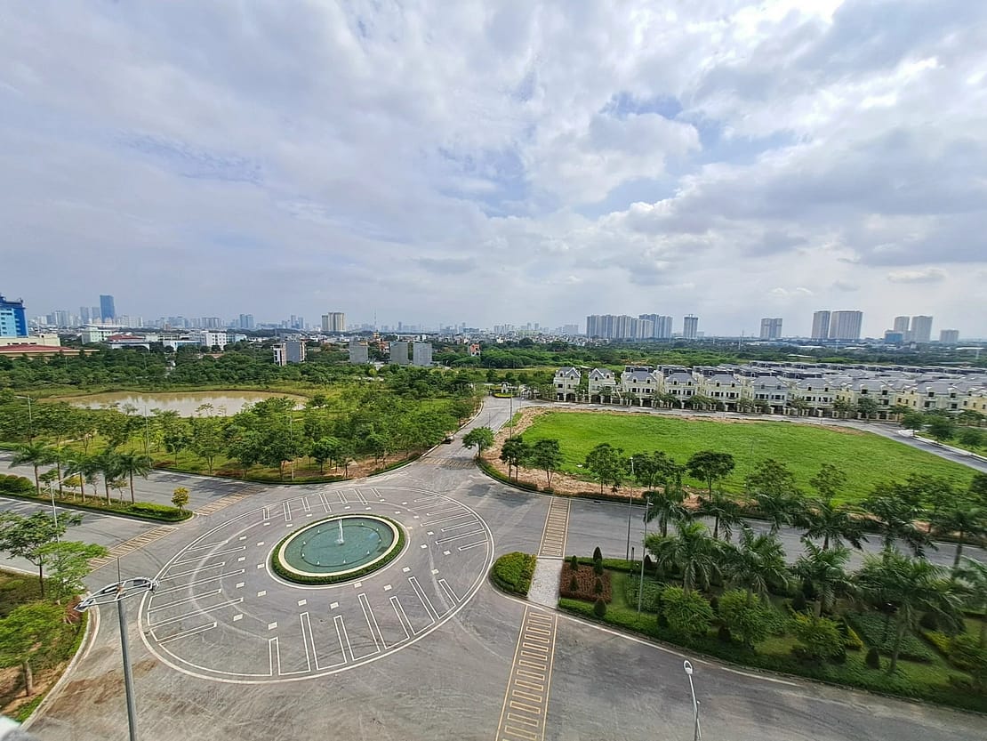 View căn hộ cao tầng nhìn xuống nội khu