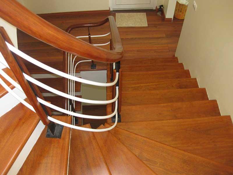 Cầu thang gỗ lim nam phi